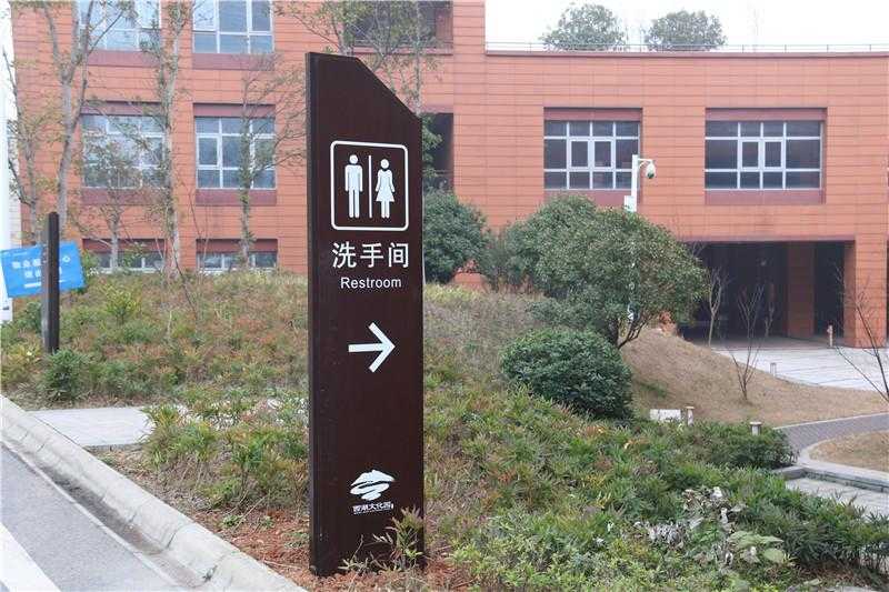 在標識設計中，箭頭起到什么作用呢？