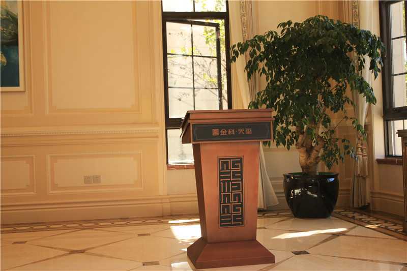 在標(biāo)識(shí)設(shè)計(jì)中，色彩帶給人的感受