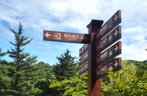 旅游景區(qū)標(biāo)識(shí)一般包括什么東西？