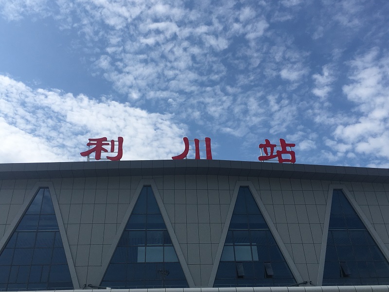 客運(yùn)車(chē)站進(jìn)、出站通道區(qū)有哪些靜態(tài)標(biāo)識(shí)？